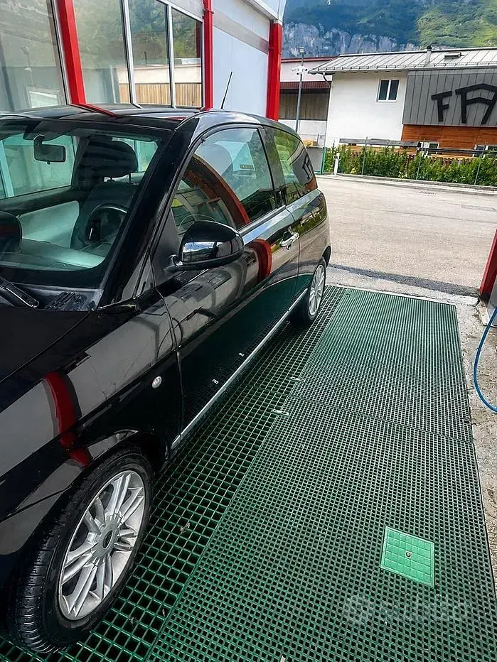 Usata Lancia Ypsilon 75 CV (55 kW) 2011 Nero Utilitaria