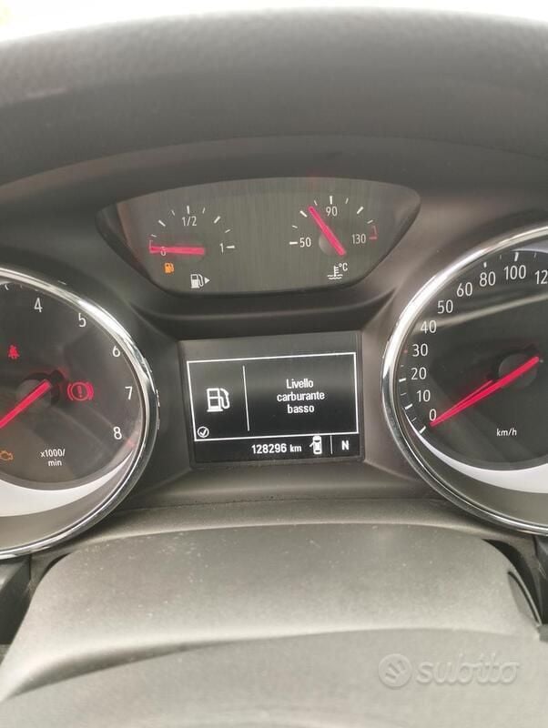 Usata Opel Astra Innovation 105 CV (77 kW) 2017 Argento Berlina
