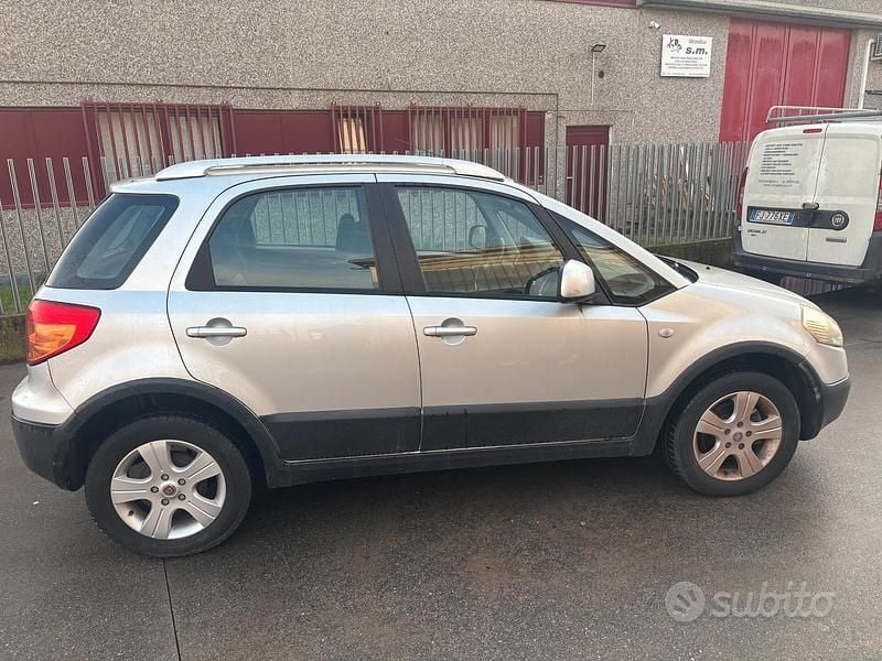 Usata Fiat Sedici Dynamic 119 CV (87 kW) 2008 Grigio SUV