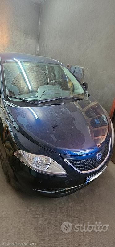 Usata Lancia Ypsilon 70 CV (51 kW) 2016 Blu Utilitaria