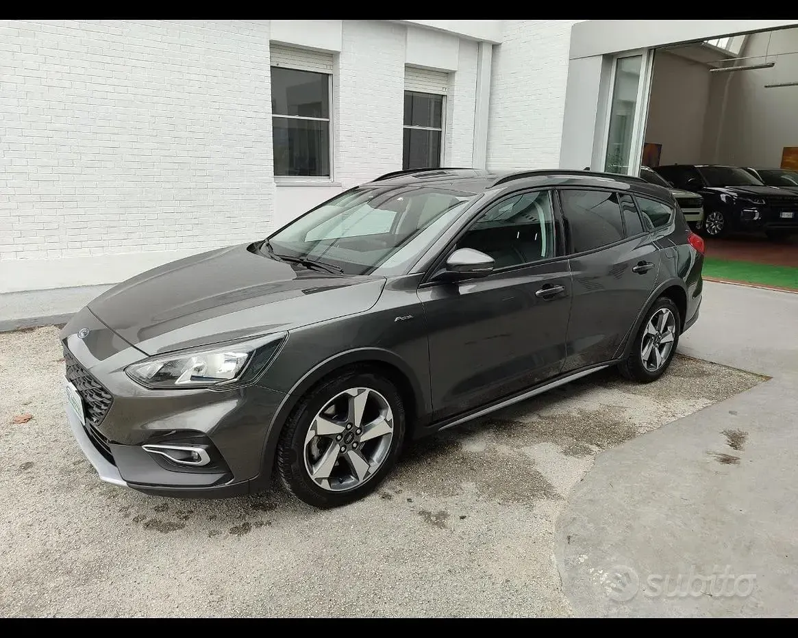 Usata Ford Focus 120 CV (88 kW) 2019 Grigio Station wagon