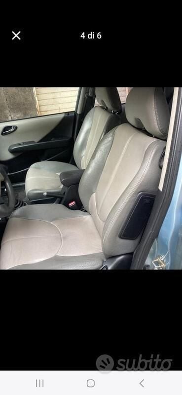 Blu Usata 2006 Honda Jazz Due volumi | 1500 € - Immagine 1/4