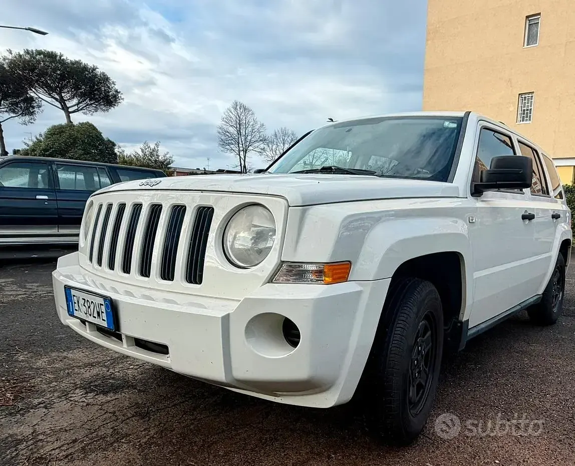 Usata Jeep Patriot Sport 170 CV (125 kW) 2008 Bianco SUV