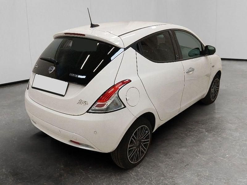 Usata Lancia Ypsilon Gold 70 CV (51 kW) 2021 Bianco Utilitaria