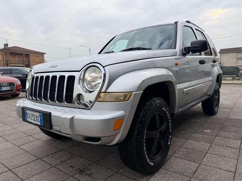Argento Usata 2005 Jeep Cherokee Sport SUV | 4900 € (Cara) - Immagine 1/4