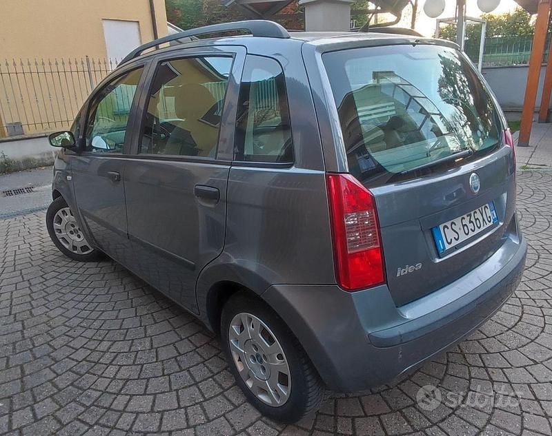 Usata Fiat Idea Dynamic 95 CV (69 kW) 2005 Grigio Monovolume