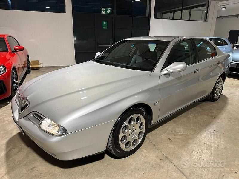 Usata Alfa Romeo 166 205 CV (150 kW) 1999 Grigio Berlina