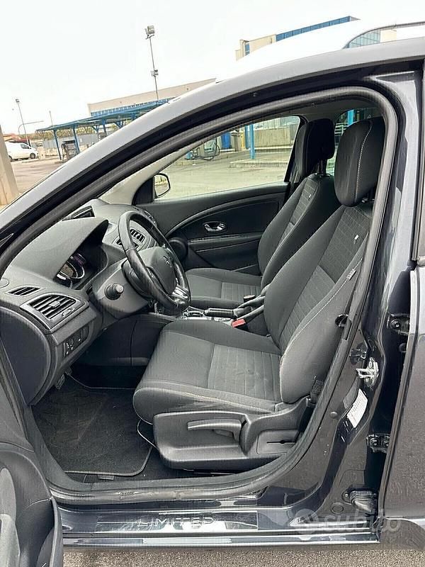 Usata Renault Mégane GrandTour LIMITED 110 CV (80 kW) 2015 Nero Station wagon