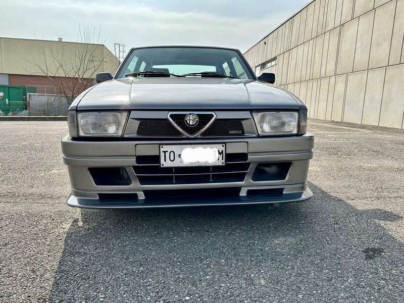 Usata Alfa Romeo 75 155 CV (114 kW) 1989 Argento Berlina