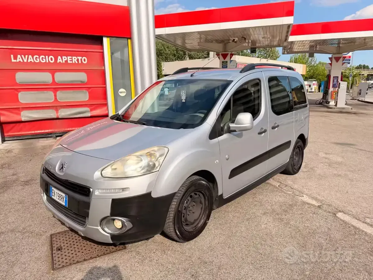 Usata Peugeot Partner Tepee 92 CV (67 kW) 2013 Grigio Monovolume