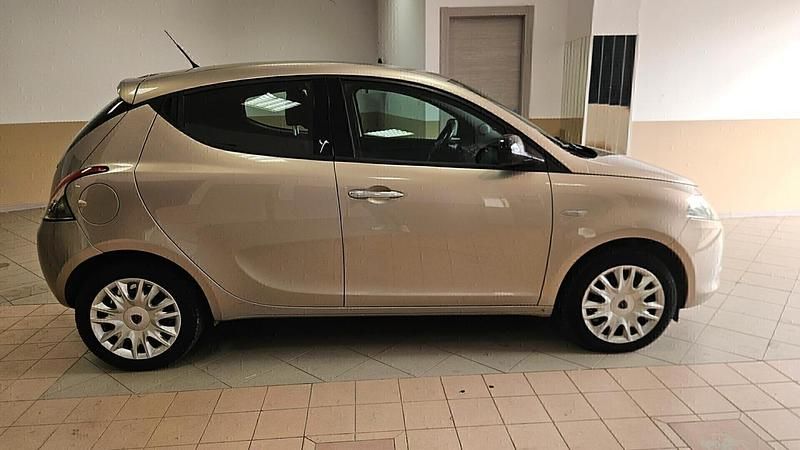 Usata Lancia Ypsilon Gold 95 CV (69 kW) 2013 Marrone Utilitaria