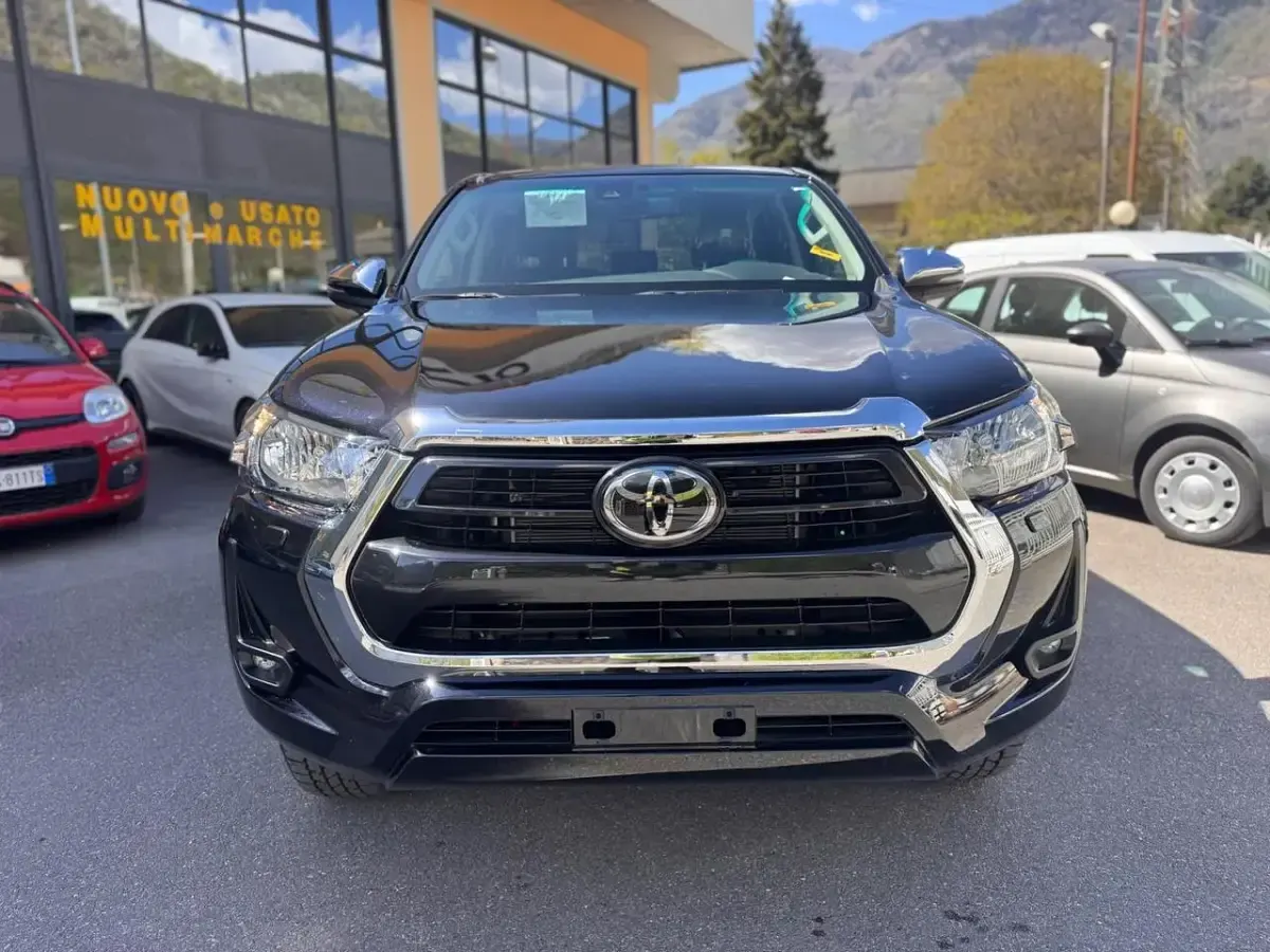 Nuova Toyota HiLux Lounge 203 CV (149 kW) 2026 Nero Pick-up