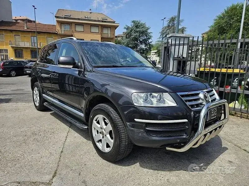 Usata VW Touareg 174 CV (127 kW) 2005 Nero SUV