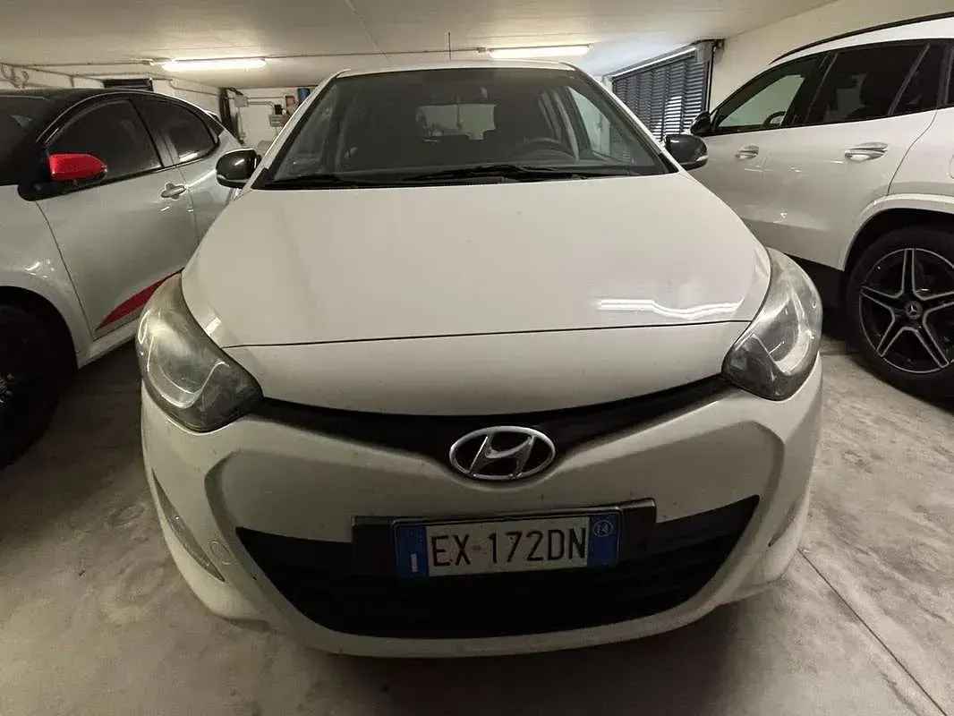 Usata Hyundai i20 GO! 75 CV (55 kW) 2014 Bianco Utilitaria