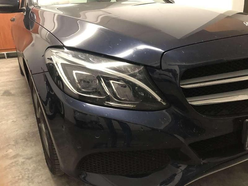 Usata Mercedes C200 136 CV (100 kW) 2017 Blu/azzurro Berlina