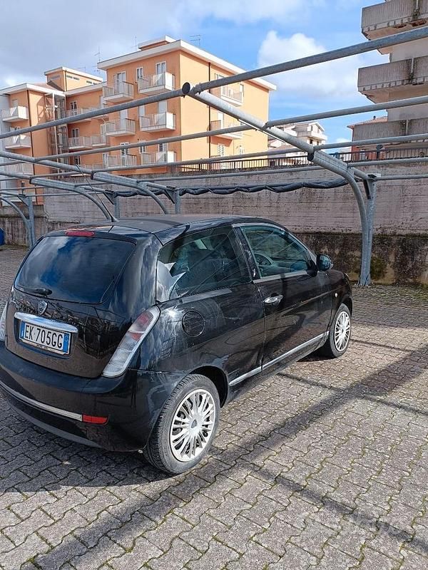 Usata Lancia Ypsilon 75 CV (55 kW) 2011 Nero Utilitaria