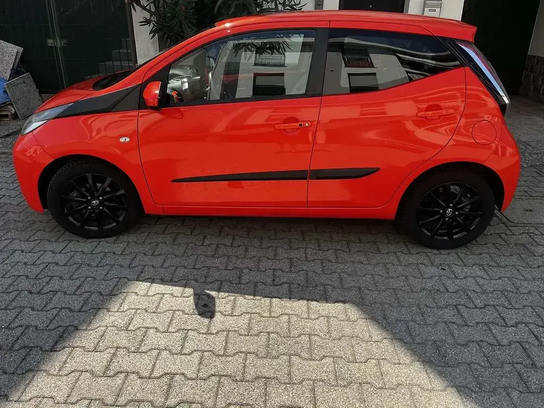 Usata Toyota Aygo X-play 73 CV (53 kW) 2016 Utilitaria
