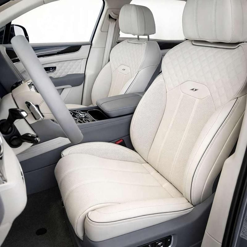 Usata Bentley Bentayga 549 CV (403 kW) 2025 Grigio SUV