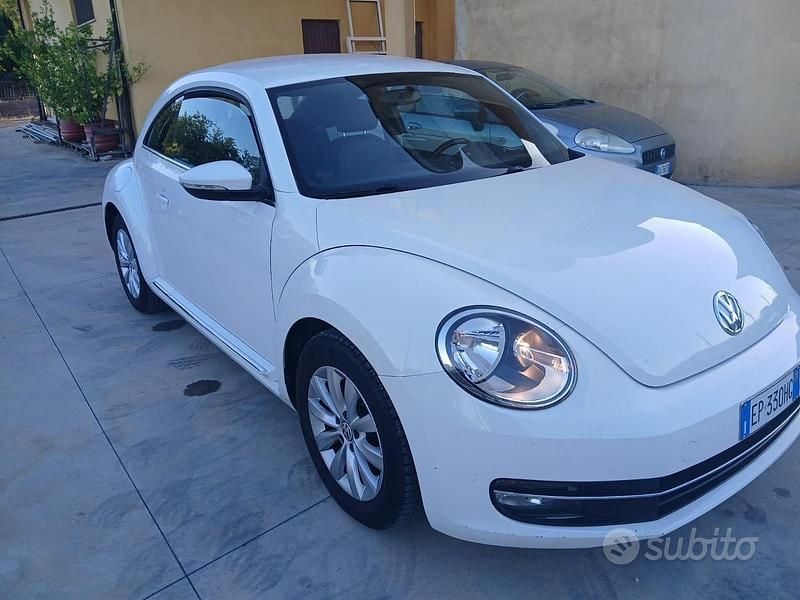 Usata VW Beetle Design 105 CV (77 kW) 2012 Bianco Utilitaria