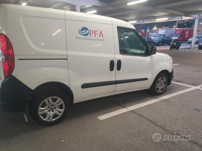 Usata Fiat Doblò S 120 CV (88 kW) 2022 Bianco Monovolume