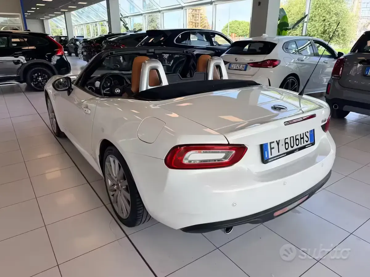 Usado Fiat 124 Spider Lusso 140 HP (102 kW) 2019 Branco Cabrios