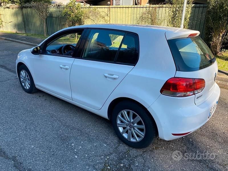 Usata VW Golf VII 102 CV (75 kW) 2012 Bianco Berlina