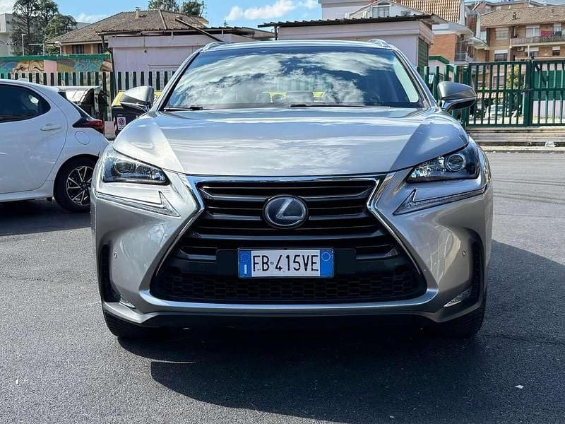 Usata Lexus NX300h Executive Line 155 CV (114 kW) 2015 Argento SUV