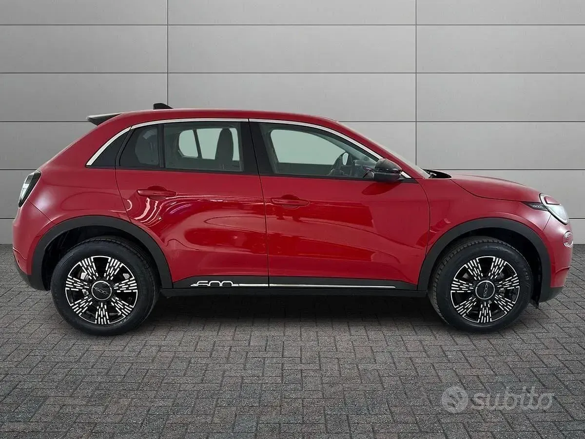 Usata Fiat 600 136 CV (100 kW) 2025 Rosso SUV