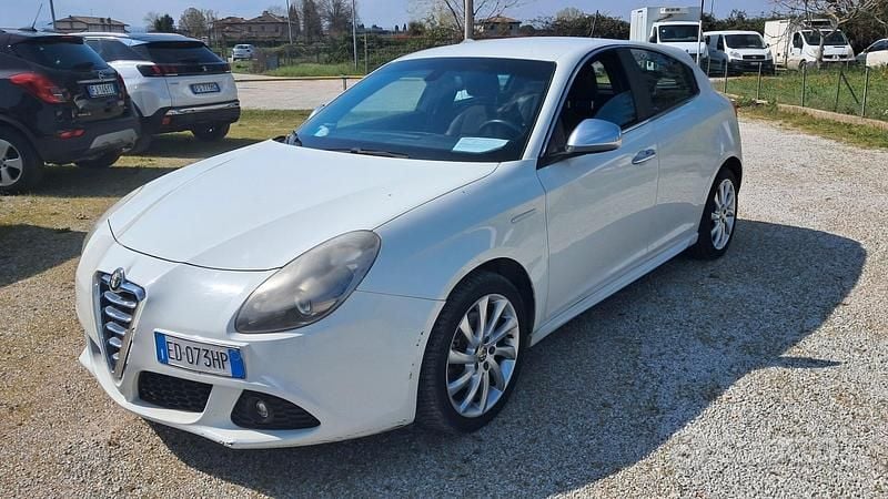 Usata Alfa Romeo Giulietta Distinctive 169 CV (124 kW) 2010 Bianco Utilitaria