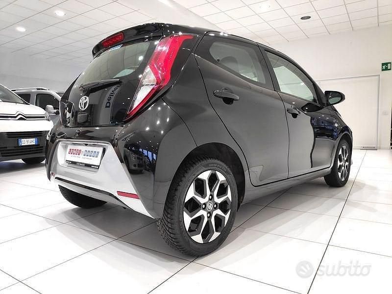Usata Toyota Aygo Connect Style 72 CV (52 kW) 2021 Nero Utilitaria