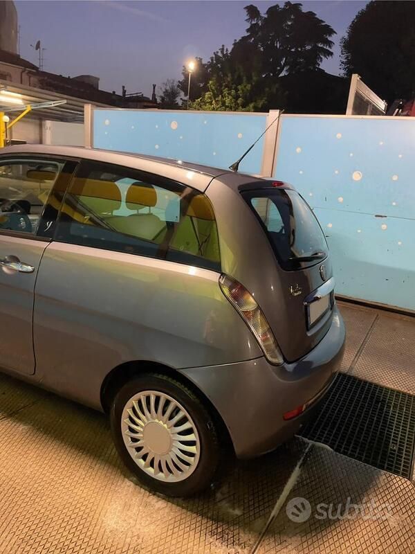 Usata Lancia Ypsilon 80 CV (58 kW) 2008 Grigio Utilitaria