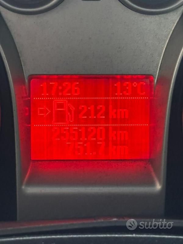 Usata Ford Focus Titanium 90 CV (66 kW) 2010 Bianco Berlina