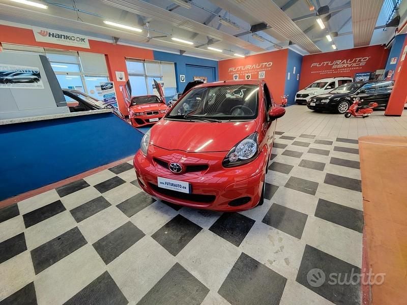 Usata Toyota Aygo 756 CV (556 kW) 2010 Rosso Utilitaria