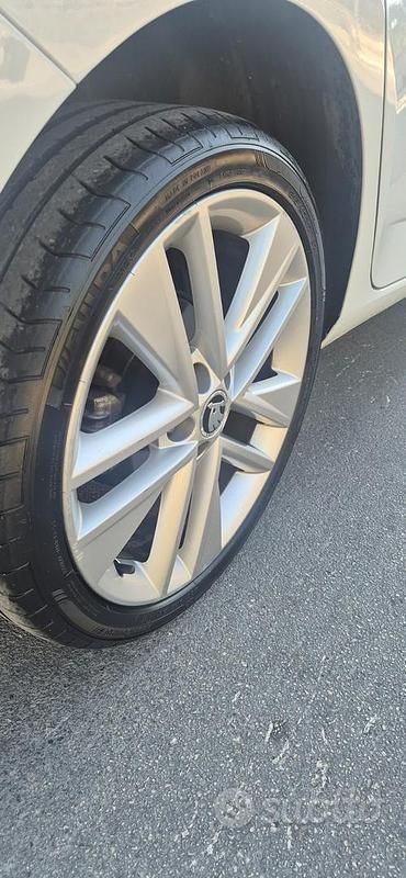 Usata Skoda Fabia 64 CV (47 kW) 2015 Bianco Utilitaria