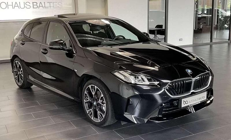 Nero Usata 2025 BMW 118 Due volumi | 32.490 € (Buon prezzo) - Immagine 1/4