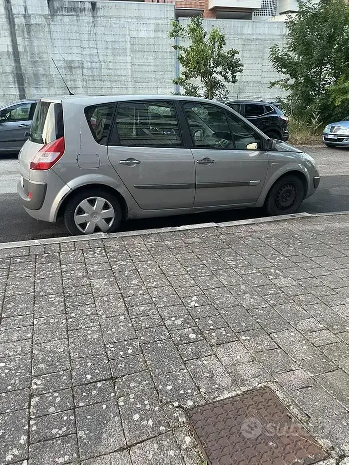 Usata Renault Scénic 82 CV (60 kW) 2003 Grigio Monovolume