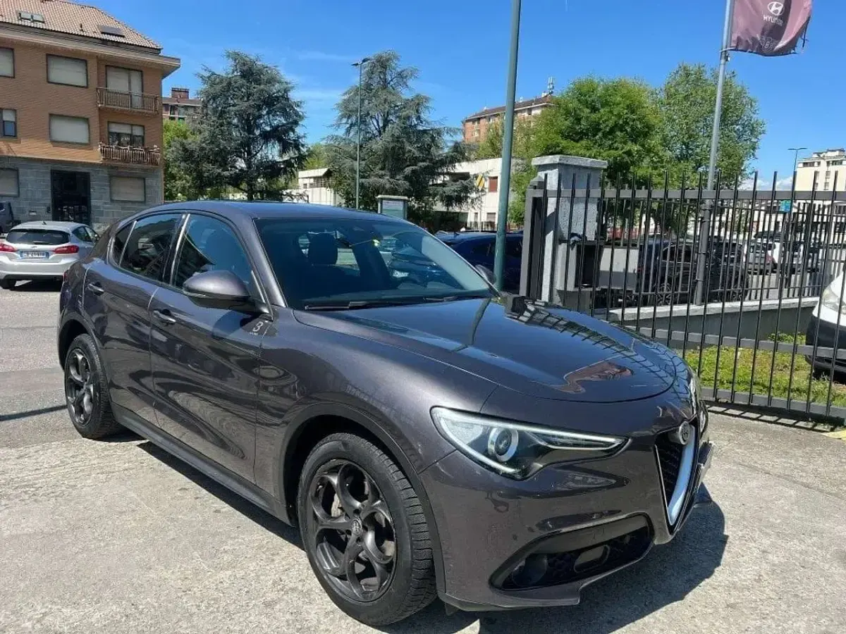 Usata Alfa Romeo Stelvio 180 CV (132 kW) 2018 Grigio scuro SUV