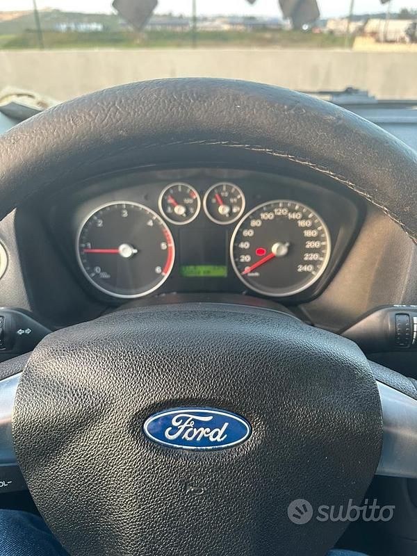 Usata Ford Focus Titanium 116 CV (85 kW) 2006 Nero Station wagon