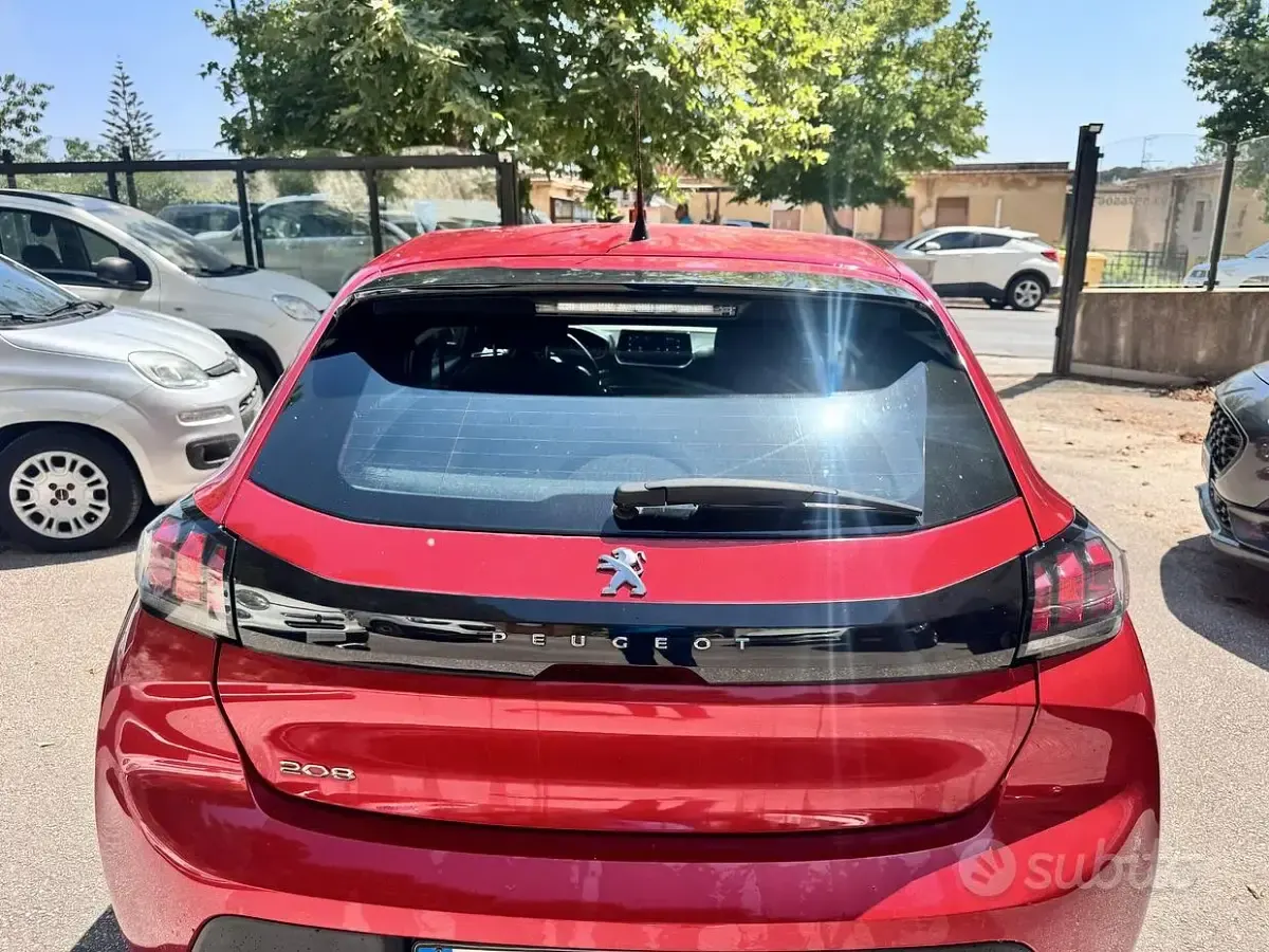 Usata Peugeot 208 Allure 102 CV (75 kW) 2022 Rosso Utilitaria