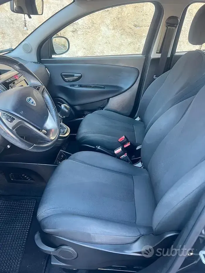 Usata Lancia Ypsilon 60 CV (44 kW) 2020 Nero Utilitaria