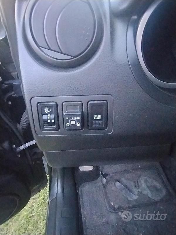 Käytetty Suzuki Vitara 106 HP (77 kW) 2006 Musta Katumaasturi