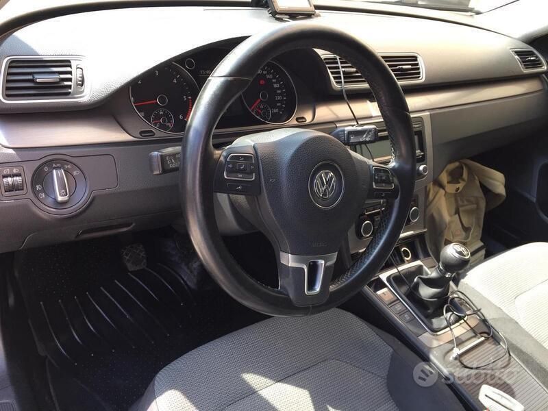 Usata VW Passat 105 CV (77 kW) 2013 Blu Station wagon