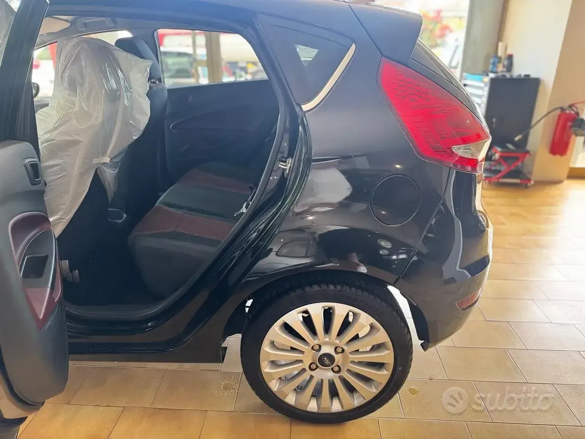 Usata Ford Fiesta Titanium 68 CV (50 kW) 2009 Nero Berlina
