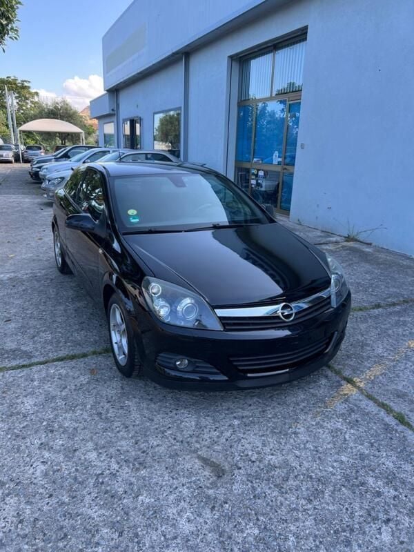 Usata Opel Astra 200 CV (147 kW) 2005 Nero Coupé