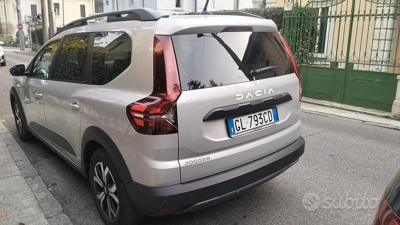 Usata Dacia Jogger 91 CV (66 kW) 2023 Grigio Monovolume