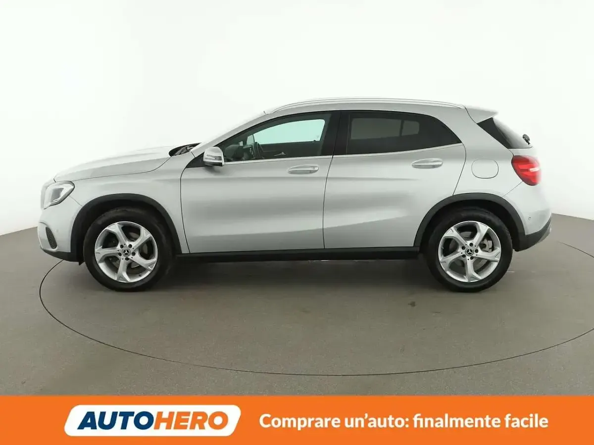 Usata Mercedes GLA200 136 CV (100 kW) 2019 Argento SUV