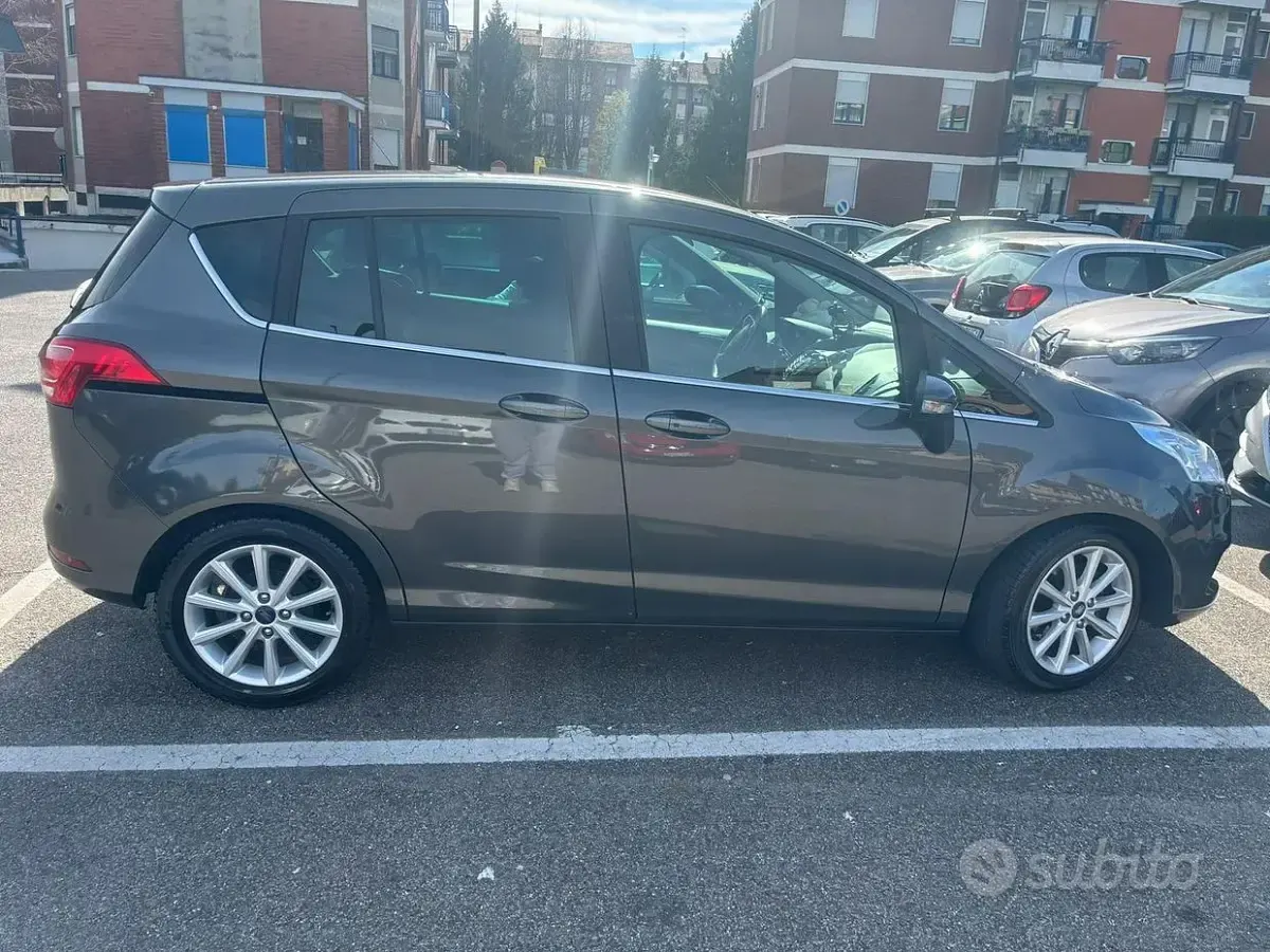 Usata Ford B-MAX Titanium 75 CV (55 kW) 2017 Grigio Monovolume