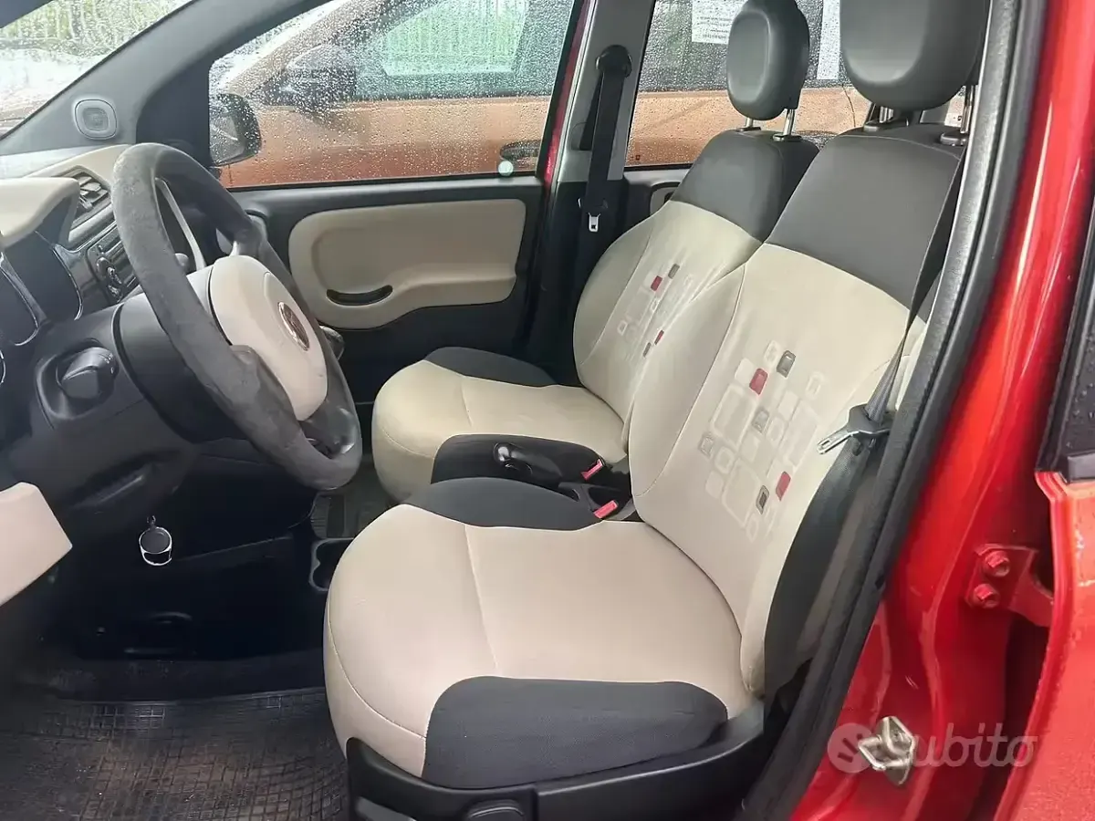 Usata Fiat Panda Lounge 75 CV (55 kW) 2012 Rosso Utilitaria