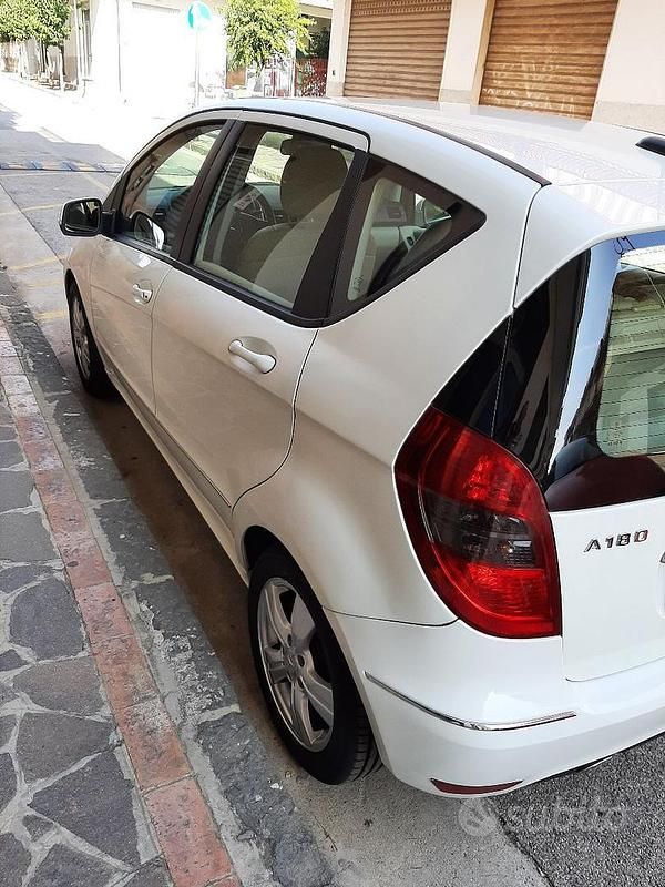 Usata Mercedes A180 Elegance 116 CV (85 kW) 2010 Bianco Berlina