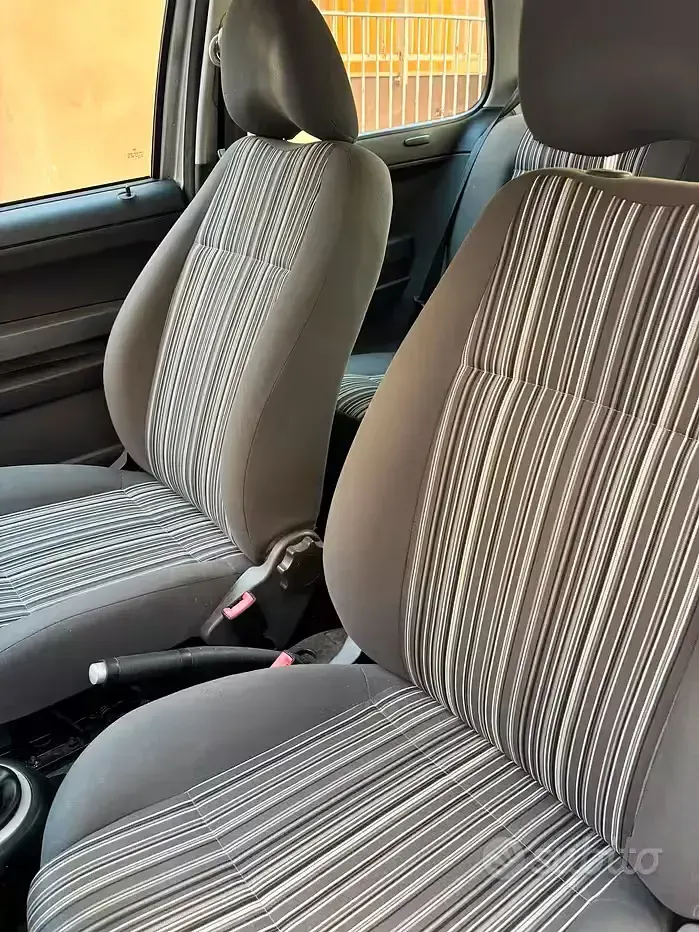 Usata VW Fox 54 CV (39 kW) 2010 Grigio Utilitaria